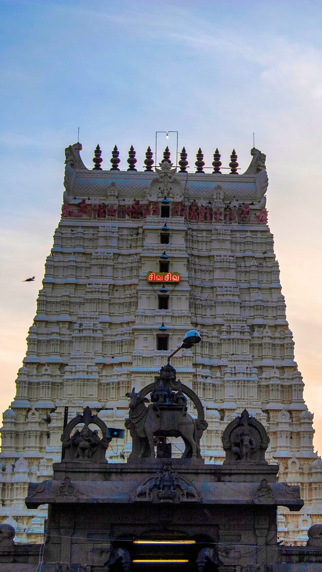 Lastly, the Ramanathaswamy Temple located in Rameswaram, Tamil Nadu is a Lord Shiva temple with Dravidian architecture and sacred teerthams